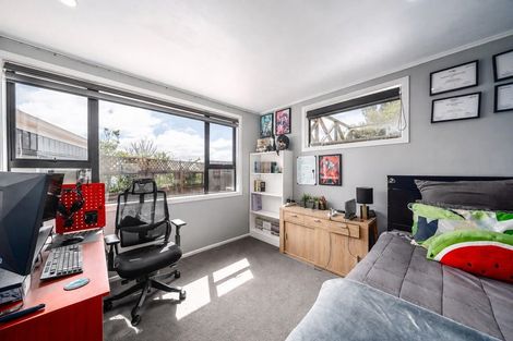 Photo of property in 16 Carluke Street, Paparangi, Wellington, 6037