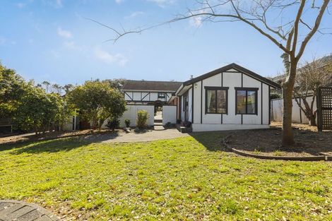 Photo of property in 10 Kakariki Grove, Waikanae, 5036