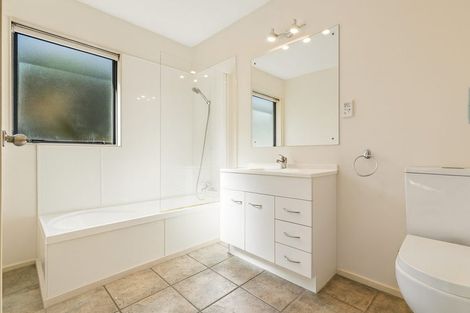 Photo of property in 72l Seabrook Avenue, New Lynn, Auckland, 0600