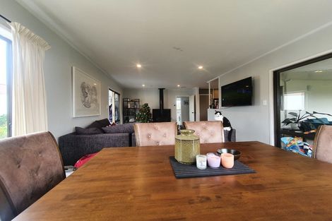 Photo of property in 1 Oakmont Place, Wattle Downs, Auckland, 2103