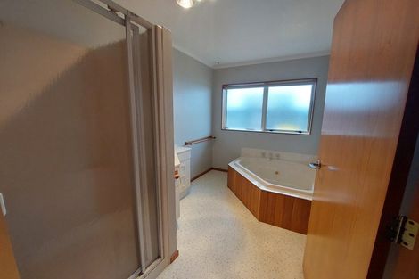 Photo of property in 2 Kawaroa Lane, New Plymouth, 4310