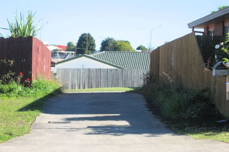 Photo of property in 17 Glenveagh Park Drive, Weymouth, Auckland, 2103