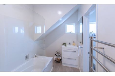 Photo of property in 87 Cannon Hill Crescent, Mount Pleasant, Christchurch, 8081