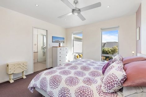 Photo of property in 10 Veronica Close, Red Beach, 0932