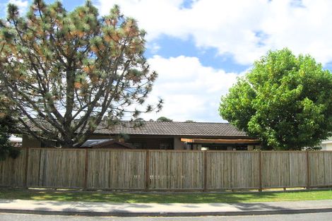 Photo of property in 32 Roband Crescent, Brown Owl, Upper Hutt, 5018