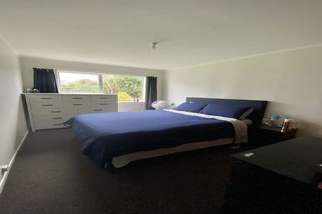 Photo of property in 18a Chetwode Grove, Newlands, Wellington, 6037