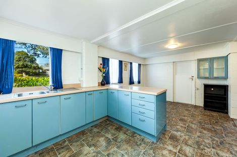 Photo of property in 72 La Rosa Street, Green Bay, Auckland, 0604