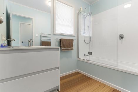 Photo of property in 21 Taupo Street, Green Bay, Auckland, 0604