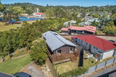 Photo of property in 2/11 Firle Place, Green Bay, Auckland, 0604