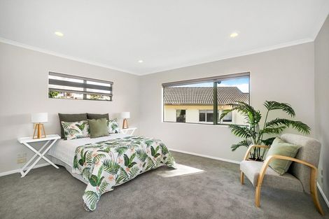 Photo of property in 1/4 De Havilland Drive, Goodwood Heights, Auckland, 2105