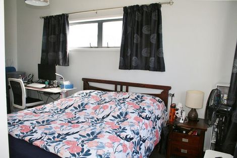 Photo of property in 16b Woodall Place, Totara Vale, Auckland, 0627