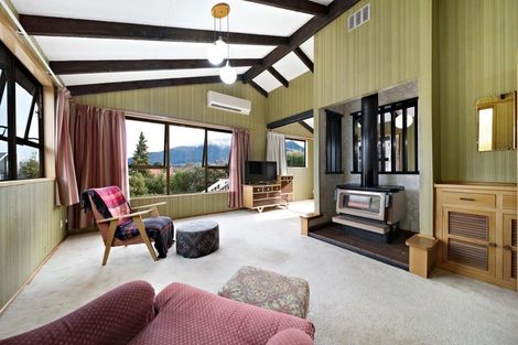 Photo of property in 5 Larch Court, Kelvin Heights, Queenstown, 9300