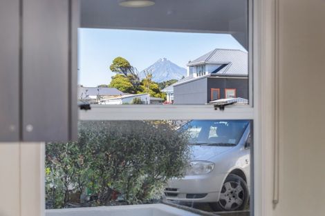 Photo of property in Devonport Apartments, 21/127 Saint Aubyn Street, New Plymouth, 4310