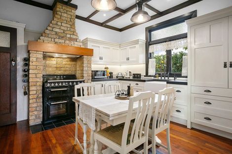 Photo of property in 169 Victoria Street, Cambridge, 3434