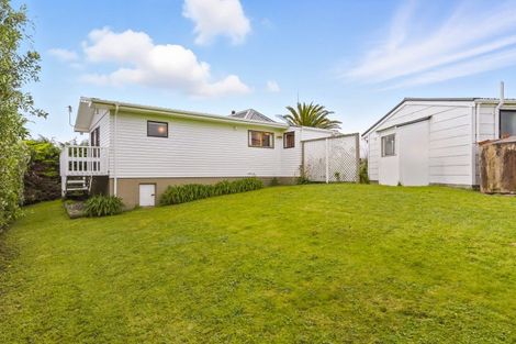 Photo of property in 5 Norna Grove, Waikawa Beach, Manakau, 5573