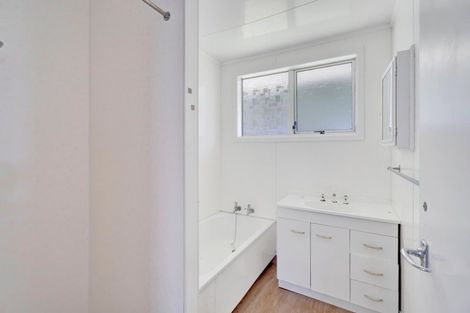 Photo of property in 5d Bromley Place, Westown, New Plymouth, 4310