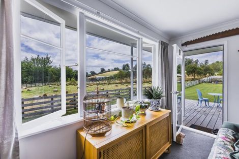 Photo of property in 11 Tiffen Lane, Waipawa, 4210