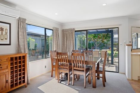 Photo of property in 7 Quadrant Heights, Paraparaumu, 5032