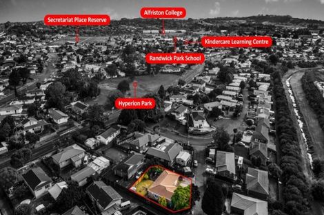 Photo of property in 3/3 Eulogy Place, Randwick Park, Auckland, 2105