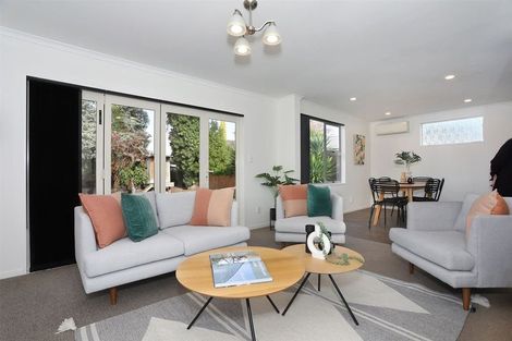 Photo of property in 12 Winston Avenue, Hokowhitu, Palmerston North, 4410