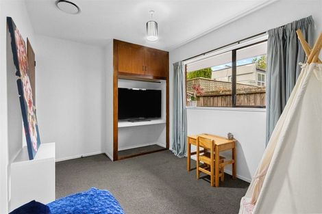 Photo of property in 242 Memorial Avenue, Burnside, Christchurch, 8053