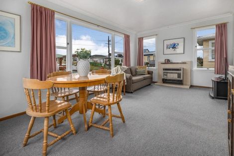 Photo of property in 11 Karaka Crescent, Levin, 5510