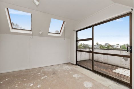 Photo of property in 1/16 Glen Vista Place, Bayview, Auckland, 0629