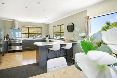 Photo of property in 39 Arahiwi Grove, Tirohanga, Lower Hutt, 5010