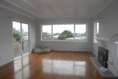 Photo of property in 2 Fairlea Road, Te Atatu South, Auckland, 0610