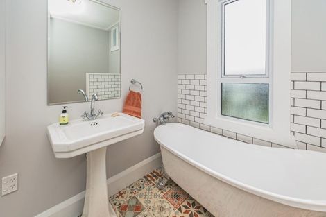 Photo of property in 4 Muir Street, Gonville, Whanganui, 4501