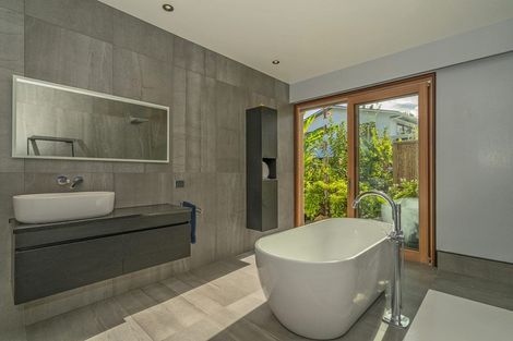 Photo of property in 6 Robinson Road, Whitianga, 3510