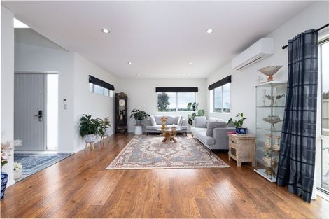 Photo of property in 140 Keri Vista Rise, Papakura, 2110