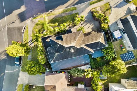 Photo of property in 1 Seresin Crescent, Flat Bush, Auckland, 2016