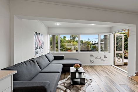 Photo of property in 3/18 Parr Terrace, Castor Bay, Auckland, 0620