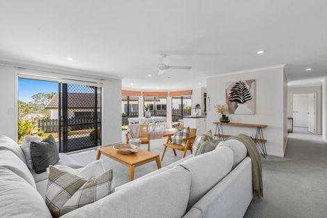 Photo of property in 37 Rivervale Grove, Stanmore Bay, Whangaparaoa, 0932