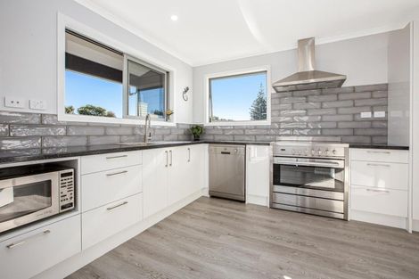 Photo of property in 16 Manly Street, Paraparaumu Beach, Paraparaumu, 5032