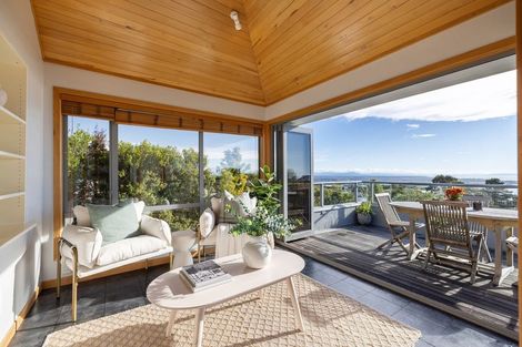 Photo of property in 8 The Rise, Mount Pleasant, Christchurch, 8081