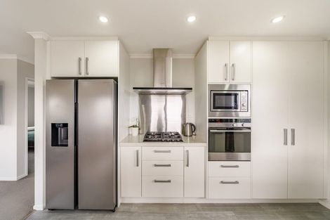 Photo of property in 5 Mckenzie Way, Timberlea, Upper Hutt, 5018