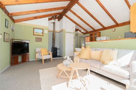 Photo of property in 3 Avenue North Road, Levin, 5510