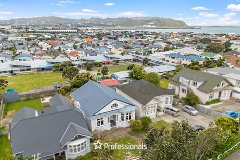 Photo of property in 79 Queens Drive, Lyall Bay, Wellington, 6022
