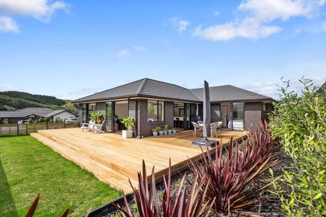 Photo of property in 12 Porokaiwhiri Avenue, Helensville, 0800