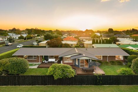 Photo of property in 82 Williams Street, Cambridge, 3434