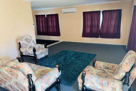 Photo of property in 422 Roscommon Road, Clendon Park, Auckland, 2103