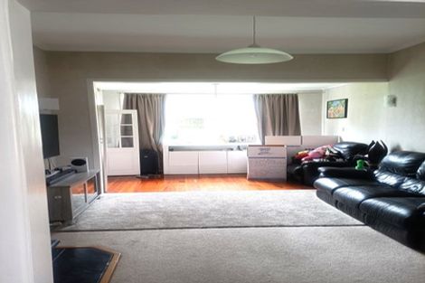 Photo of property in 49 View Road, Henderson, Auckland, 0612