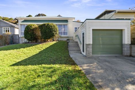 Photo of property in 90 Eden Street, Island Bay, Wellington, 6023