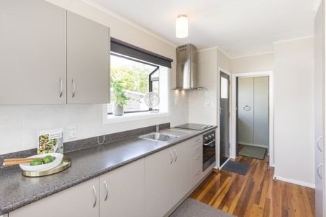 Photo of property in 10 Catlins Crescent, Milson, Palmerston North, 4414