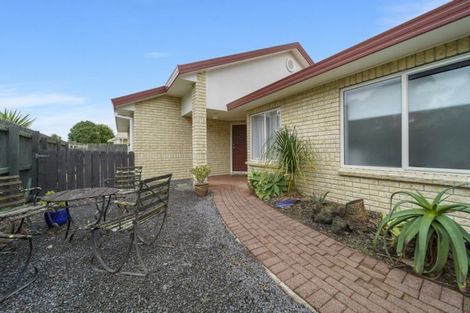 Photo of property in 4c Sheriff Place, Randwick Park, Auckland, 2105