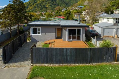 Photo of property in 44 Dorset Street, Picton, 7220