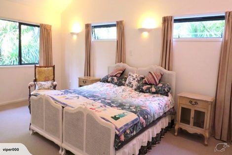 Photo of property in 8 Rosecamp Road, Beach Haven, Auckland, 0626