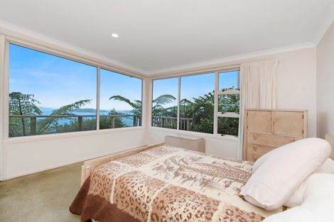 Photo of property in 28 Bennett Grove, Newlands, Wellington, 6037